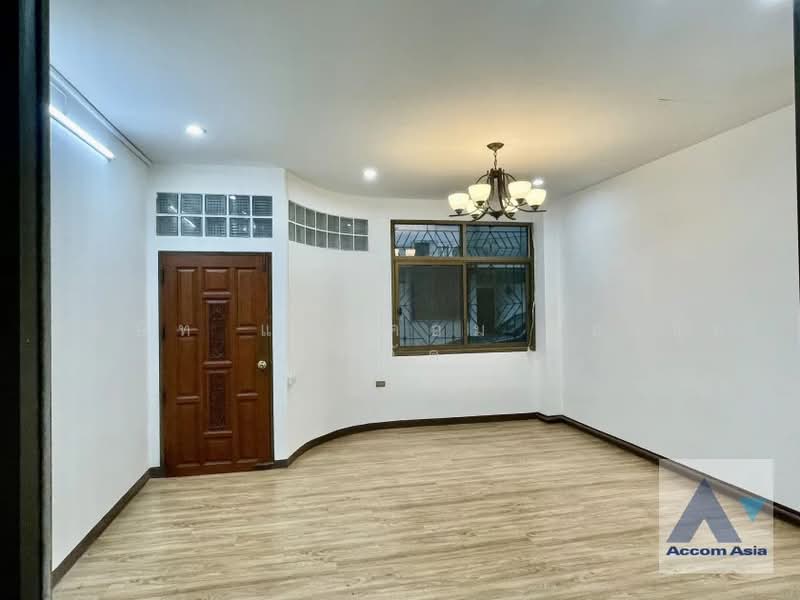 4 Bedrooms Townhouse for Rent in Silom, Bangkok near MRT Sam Yan - BTS Sala Daeng, Bangkok, Si Phraya, Bang Rak, Bangkok, 4 Bedrooms, 180 sqm, Townhouse For Rent, by บริษัท แอคคอม เอเซีย จำกัด, 500501394 - DDproperty.com