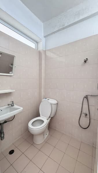 4-story commercial building located on Ram Inthra Road, Bangkok, Khan Na Yao, Bangkok, 2 Bedrooms, 192 sqm, Townhouse For Sale, by Airada Parasarn, 500501543 - DDproperty.com