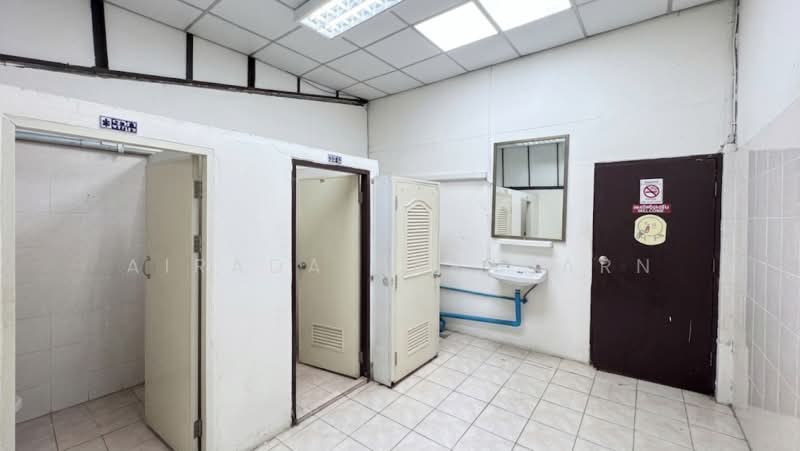 4-story commercial building located on Ram Inthra Road, Bangkok, Khan Na Yao, Bangkok, 2 Bedrooms, 192 sqm, Townhouse For Sale, by Airada Parasarn, 500501543 - DDproperty.com
