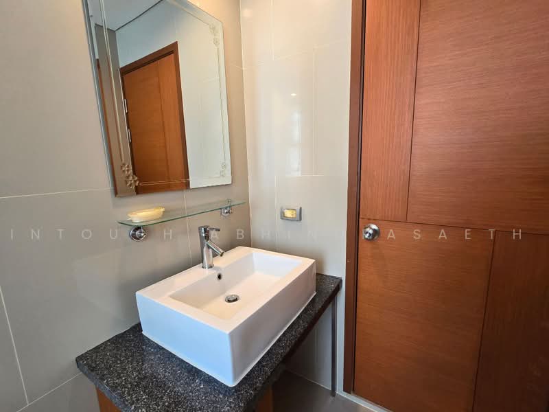 Villa Sathorn, Bangkok, 5 KrungThonBuri Road, Khlong Ton Sai, Khlong San, Bangkok, 1 Bedroom, 55 sqm, Condo For Sale, by Intouch Abhinorasaeth, 500501561 - DDproperty.com