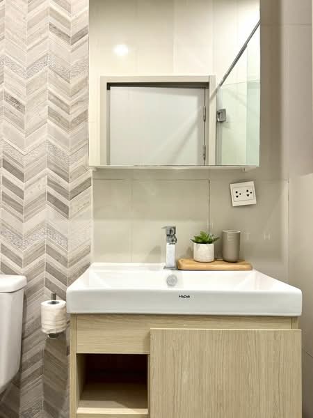 Oka Haus Sukhumvit 36, Bangkok, 3399 Rama 4 Road, Khong Tan, Khlong Toei, Bangkok, 1 Bedroom, 35 sqm, Condo For Rent, by Intouch Abhinorasaeth, 500501580 - DDproperty.com