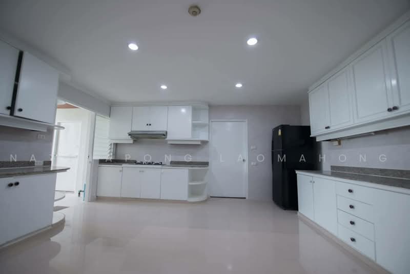 Oriental Towers, Bangkok, 25 Soi Ekkamai 12, Ekkamai Road, Khlong Tan Nua, Watthana, Bangkok, 3 Bedrooms, 350 sqm, Condo For Sale, by Natthapong Laomahong, 500501697 - DDproperty.com