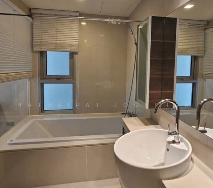 Sky Walk Residences, Bangkok, 1599 Sukhumvit Road, Phra Kanong Nua, Watthana, Bangkok, 2 Bedrooms, 60 sqm, Condo For Rent, by Hathairat Rookphan, 500501751 - DDproperty.com