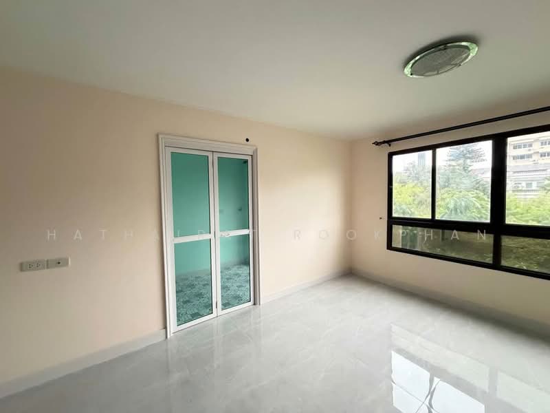 Lumpini Place Narathiwas 24, Bangkok, Sathu Pradit 19 Alley 3, Chong Nonsi, Yan Nawa, Bangkok, 1 Bedroom, 34 sqm, Condo For Sale, by Hathairat Rookphan, 500501768 - DDproperty.com