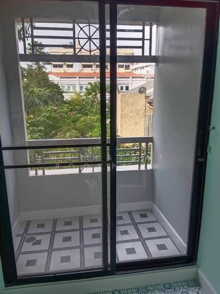 Lumpini Place Narathiwas 24, Bangkok, Sathu Pradit 19 Alley 3, Chong Nonsi, Yan Nawa, Bangkok, 1 Bedroom, 34 sqm, Condo For Sale, by Hathairat Rookphan, 500501768 - DDproperty.com
