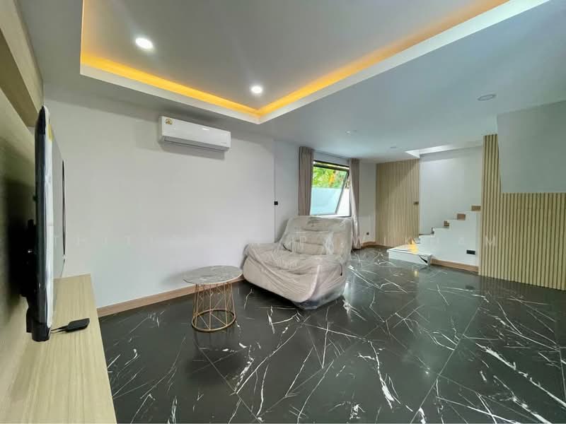 5-BR House, Chon Buri (Pattaya), Poong, Bang Lamung (Pattaya), Chon Buri (Pattaya), 5 Bedrooms, 694 sqm, Single Detached House For Sale, by Thitiporn Pawikham, 500501815 - DDproperty.com