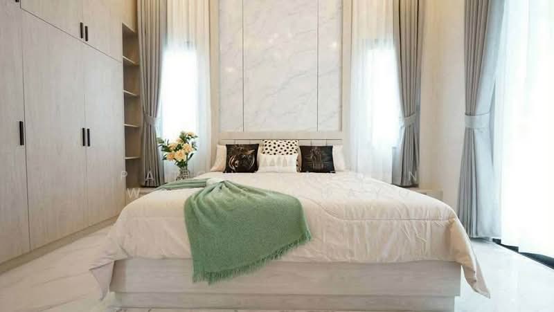 Luxurious 4-Bedroom Home in Pattaya, Fully Furnished, Chon Buri (Pattaya), Nong Pru, Bang Lamung (Pattaya), Chon Buri (Pattaya), 4 Bedrooms, 400 sqm, Single Detached House For Sale, by Patcharaporn Wongsachayo, 500501860 - DDproperty.com