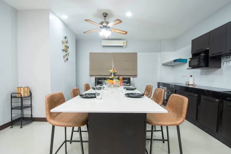For rent Three private villas on the same estate with a total of 6 bedrooms and 7 bathrooms, Chon Buri (Pattaya), Na Kloe, Bang Lamung (Pattaya), Chon Buri (Pattaya), 6 Bedrooms, 300 sqm, Single Detached House For Rent, by Patcharaporn Wongsachayo, 500502059 - DDproperty.com