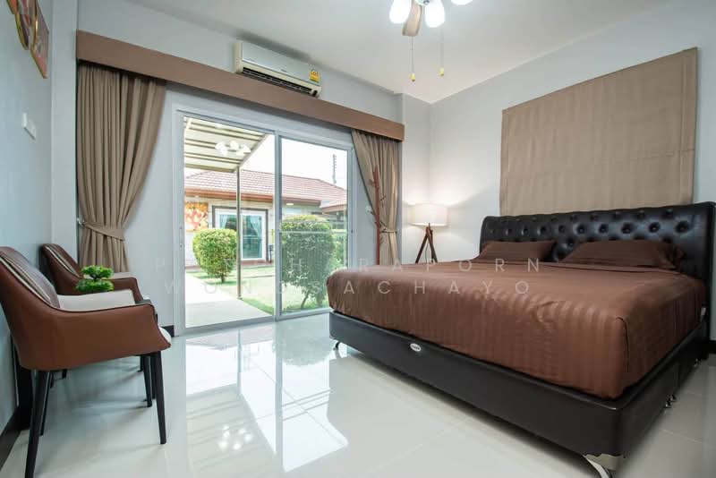 For rent Three private villas on the same estate with a total of 6 bedrooms and 7 bathrooms, Chon Buri (Pattaya), Na Kloe, Bang Lamung (Pattaya), Chon Buri (Pattaya), 6 Bedrooms, 300 sqm, Single Detached House For Rent, by Patcharaporn Wongsachayo, 500502059 - DDproperty.com