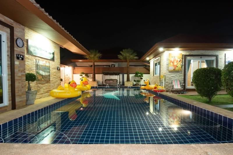 For rent Three private villas on the same estate with a total of 6 bedrooms and 7 bathrooms, Chon Buri (Pattaya), Na Kloe, Bang Lamung (Pattaya), Chon Buri (Pattaya), 6 Bedrooms, 300 sqm, Single Detached House For Rent, by Patcharaporn Wongsachayo, 500502059 - DDproperty.com