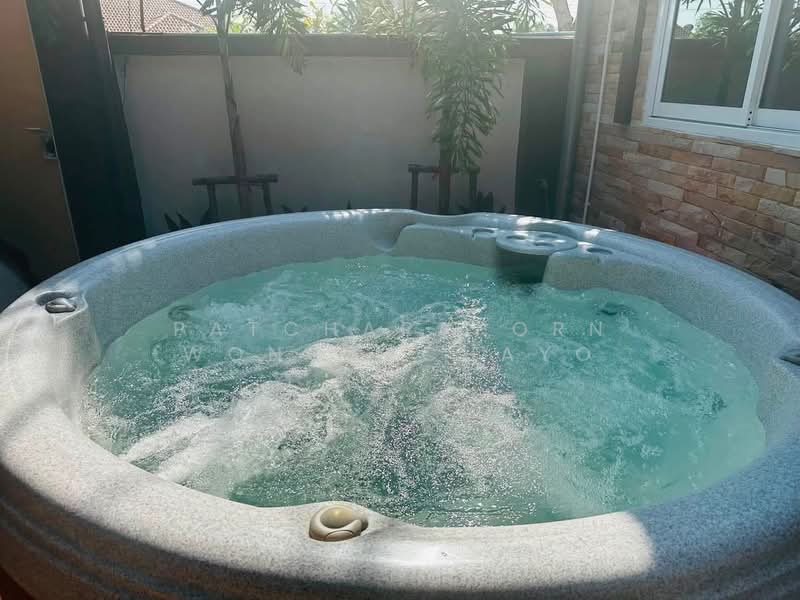 For rent Three private villas on the same estate with a total of 6 bedrooms and 7 bathrooms, Chon Buri (Pattaya), Na Kloe, Bang Lamung (Pattaya), Chon Buri (Pattaya), 6 Bedrooms, 300 sqm, Single Detached House For Rent, by Patcharaporn Wongsachayo, 500502059 - DDproperty.com