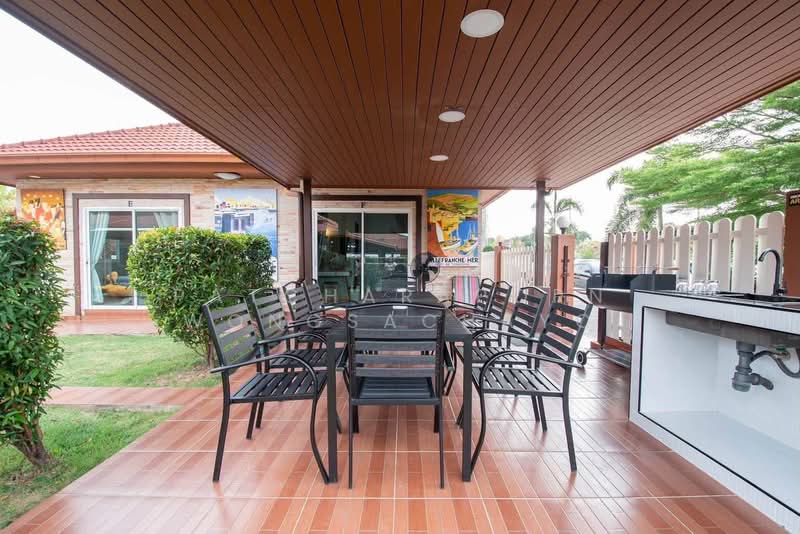 For rent Three private villas on the same estate with a total of 6 bedrooms and 7 bathrooms, Chon Buri (Pattaya), Na Kloe, Bang Lamung (Pattaya), Chon Buri (Pattaya), 6 Bedrooms, 300 sqm, Single Detached House For Rent, by Patcharaporn Wongsachayo, 500502059 - DDproperty.com