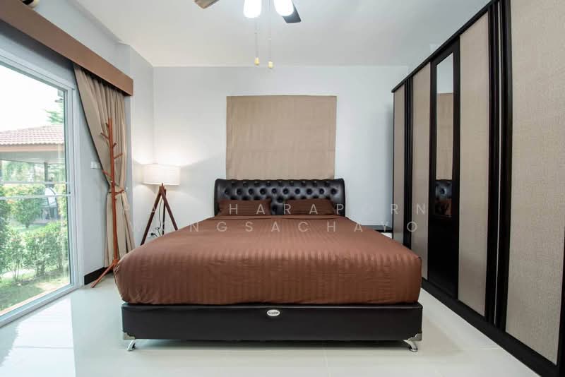 For rent Three private villas on the same estate with a total of 6 bedrooms and 7 bathrooms, Chon Buri (Pattaya), Na Kloe, Bang Lamung (Pattaya), Chon Buri (Pattaya), 6 Bedrooms, 300 sqm, Single Detached House For Rent, by Patcharaporn Wongsachayo, 500502059 - DDproperty.com