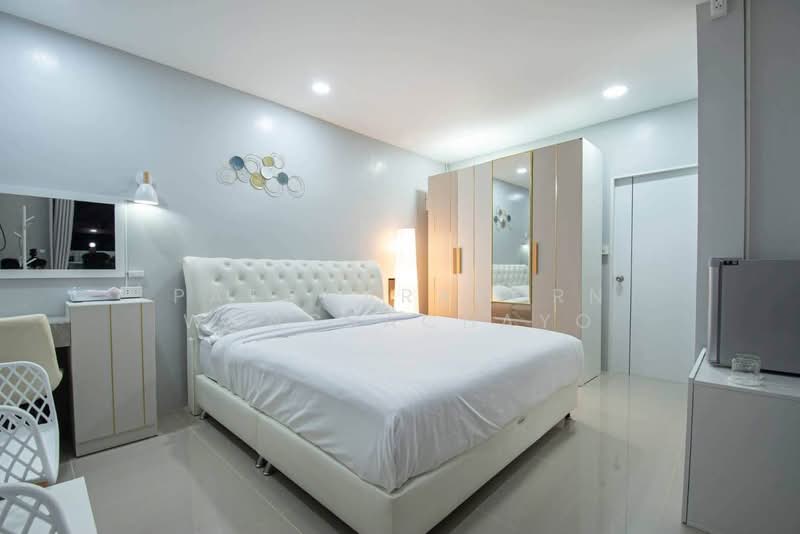 For rent Three private villas on the same estate with a total of 6 bedrooms and 7 bathrooms, Chon Buri (Pattaya), Na Kloe, Bang Lamung (Pattaya), Chon Buri (Pattaya), 6 Bedrooms, 300 sqm, Single Detached House For Rent, by Patcharaporn Wongsachayo, 500502059 - DDproperty.com