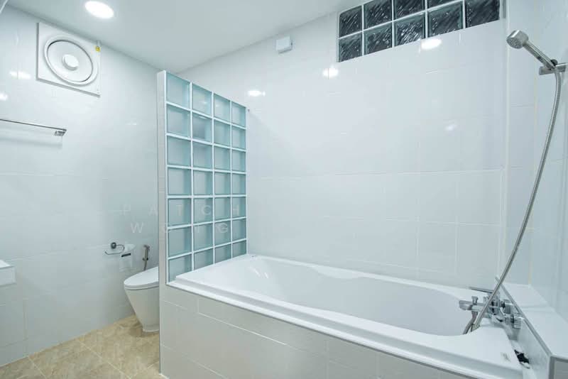 For rent Three private villas on the same estate with a total of 6 bedrooms and 7 bathrooms, Chon Buri (Pattaya), Na Kloe, Bang Lamung (Pattaya), Chon Buri (Pattaya), 6 Bedrooms, 300 sqm, Single Detached House For Rent, by Patcharaporn Wongsachayo, 500502059 - DDproperty.com