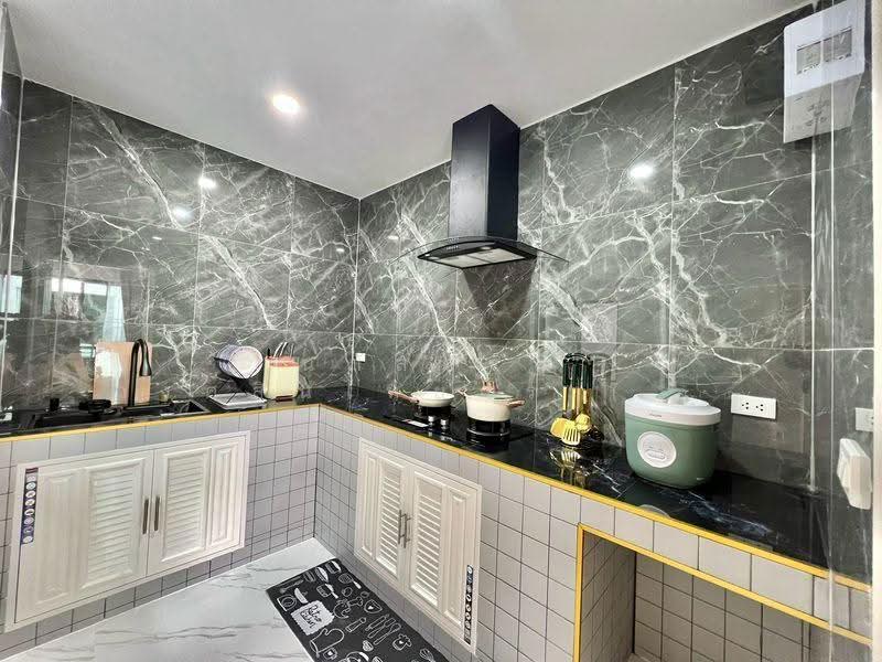 Baan Fah Piyarom - Lumlukka Klong 6, Pathum Thani, Lam Luk Ka Road, Khlong 6 (Exit), Bung Kham Proi, Lam Luk Ka, Pathum Thani, 3 Bedrooms, 100 sqm, Townhouse For Sale, by นภัสศรณ์ วงศ์สินไทยกร (นันท์), 500502086 - DDproperty.com