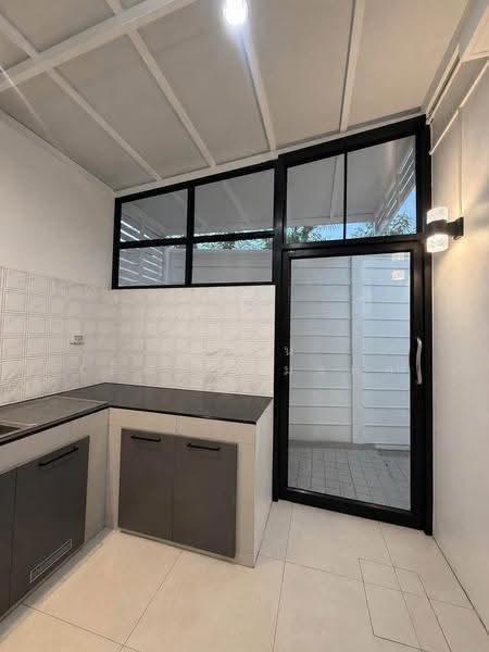 Areeya Mandarina Sukhumvit 77, Bangkok, Sukhumvit 77 Road (On Nut), Suan Luang, Bangkok, 3 Bedrooms, 200 sqm, Townhouse For Rent, by ไพลิน เลิศวัฒนมงคล, 500502127 - DDproperty.com