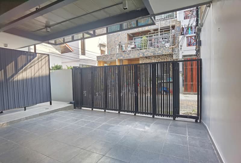 ืืNana Asoke Sukhumvit 4, Bangkok, สุขุมวิท, Khlong Toei, Bangkok, 3 Bedrooms, 245 sqm, Townhouse For Sale, by วีระศักดิ์, 500502143 - DDproperty.com