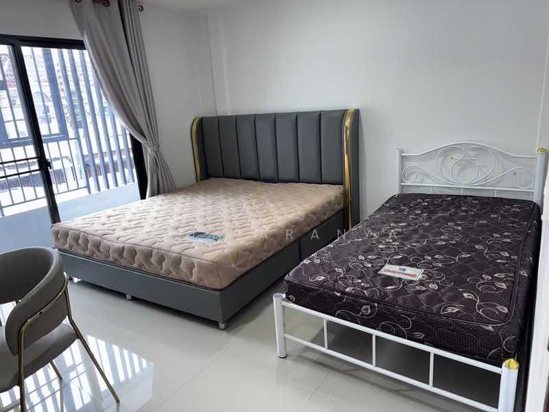 2-story townhome for rent, newly renovated, ready to move in. Pracharat Bamphen Road Air conditioned, Bangkok, Huai Khwang, Bangkok, 3 Bedrooms, 150 sqm, Townhouse For Rent, by Khun Aranya, 500502323 - DDproperty.com