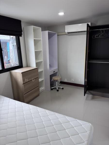 2-story townhome for rent, newly renovated, ready to move in. Pracharat Bamphen Road Air conditioned, Bangkok, Huai Khwang, Bangkok, 3 Bedrooms, 150 sqm, Townhouse For Rent, by Khun Aranya, 500502323 - DDproperty.com