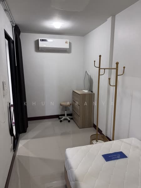 2-story townhome for rent, newly renovated, ready to move in. Pracharat Bamphen Road Air conditioned, Bangkok, Huai Khwang, Bangkok, 3 Bedrooms, 150 sqm, Townhouse For Rent, by Khun Aranya, 500502323 - DDproperty.com
