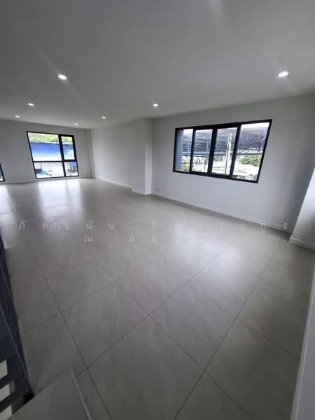 ทาวน์โฮม 3 ชั้น (หลังริม) ถนนเฉลิมพระเกียรติ ร. 9 ซอย 30, Bangkok, Dok Mai, Prawet, Bangkok, 3 Bedrooms, 150 sqm, Townhouse For Sale, by ภัทรนัน อิศรางกูร ณ อยุธยา, 500502401 - DDproperty.com