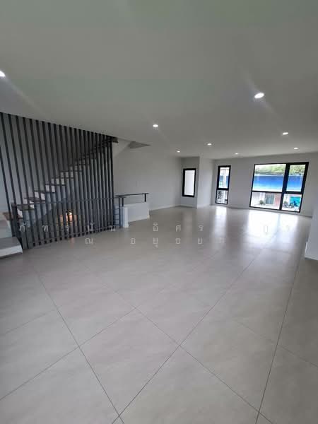 ทาวน์โฮม 3 ชั้น (หลังริม) ถนนเฉลิมพระเกียรติ ร. 9 ซอย 30, Bangkok, Dok Mai, Prawet, Bangkok, 3 Bedrooms, 150 sqm, Townhouse For Sale, by ภัทรนัน อิศรางกูร ณ อยุธยา, 500502401 - DDproperty.com