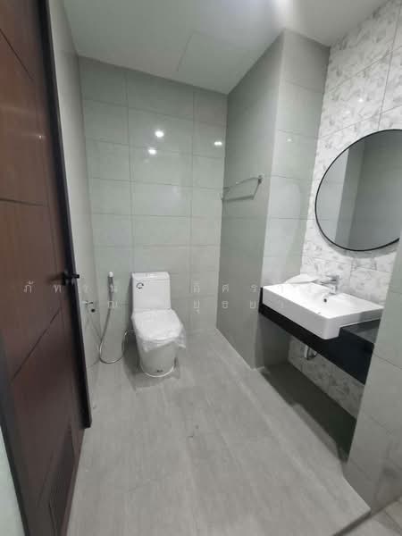 ทาวน์โฮม 3 ชั้น (หลังริม) ถนนเฉลิมพระเกียรติ ร. 9 ซอย 30, Bangkok, Dok Mai, Prawet, Bangkok, 3 Bedrooms, 150 sqm, Townhouse For Sale, by ภัทรนัน อิศรางกูร ณ อยุธยา, 500502401 - DDproperty.com
