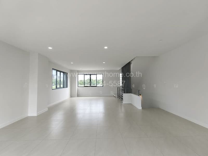 ทาวน์โฮม 3 ชั้น (หลังริม) ถนนเฉลิมพระเกียรติ ร. 9 ซอย 30, Bangkok, Dok Mai, Prawet, Bangkok, 3 Bedrooms, 150 sqm, Townhouse For Sale, by ภัทรนัน อิศรางกูร ณ อยุธยา, 500502401 - DDproperty.com