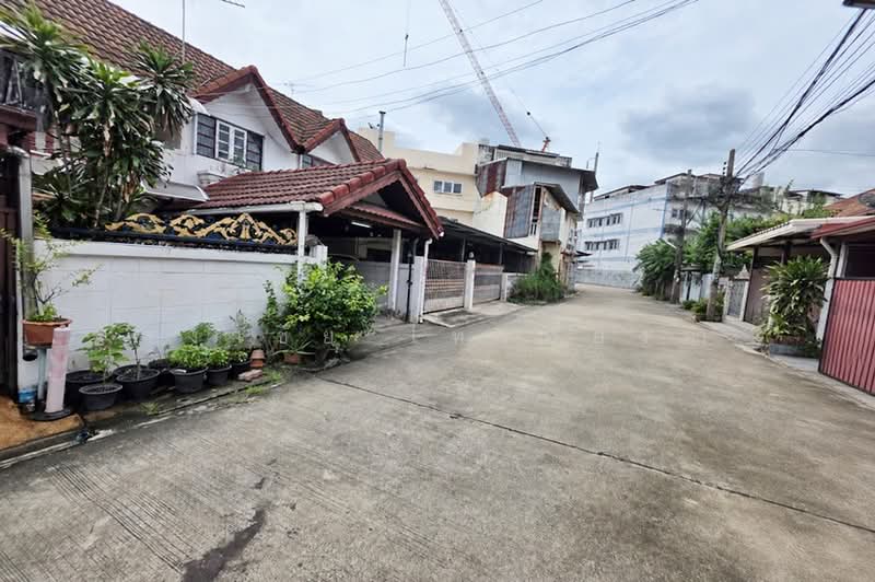 ขายทาวน์เฮาส์ 2 ชั้น ซ.ลาดปลาเค้า 85 ใกล้รถไฟฟ้าสายสีชมพู (สถานีลาดปลาเค้า), Bangkok, ลาดปลาเค้า, Anusaowari, Bang Khen, Bangkok, 3 Bedrooms, 120 sqm, Townhouse For Sale, by สง่าชัย ไทรทองคำ, 500502462 - DDproperty.com