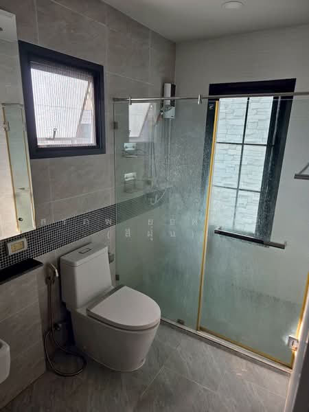 Britania Wongwaen-Hathairat, Pathum Thani, Hathairat Road, Bung Kham Proi, Lam Luk Ka, Pathum Thani, 3 Bedrooms, 140 sqm, Semi-Detached House (Twin House) For Rent, by สรภพ ยอดไชย (สีฝุ่น), 500502490 - DDproperty.com