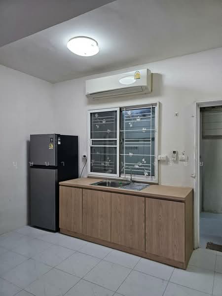 ทำเลลาดกระบัง 54 พฤกษา 86 ให้เช่าทาวน์โฮม 2 ชั้น บ้านสวย เฟอร์ครบ พร้อมอยู่, Samut Prakan, ลาดกระบัง, Srisa Chorakhe Noi, Bang Sao Thong, Samut Prakan, 3 Bedrooms, 120 sqm, Townhouse For Rent, by บุษบา รัตนวงษ์ชัย, 500502497 - DDproperty.com