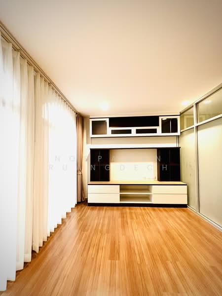 ให้เช่า ทาวน์โฮม 3 ชั้น เฟอร์นิเจอร์พร้อมเข้าอยู่ ถนนศรีนครินทร์ ใกล้ห้างธัญญะ, Bangkok, Phatthanakan, Suan Luang, Bangkok, 3 Bedrooms, 200 sqm, Townhouse For Rent, by Noppawan Ruangdech, 500502525 - DDproperty.com