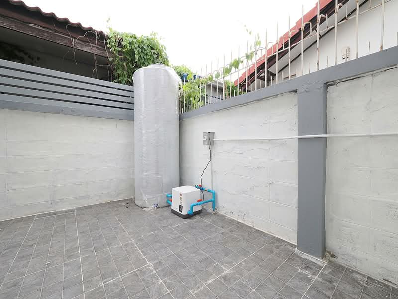 ขายราคาพิเศษ บ้านเดี่ยว 2 ชั้น 52.6 ตร.ว. ม.กิตติยารักษ์5 ขนาด 4 ห้องนอน 2 ห้องน้ำ บ้านหลังใหญ่ ทำเล, นนทบุรี, บางกรวย-ไทรน้อย, ไทรน้อย, นนทบุรี, 300 ตร.ม., บ้านเดี่ยว ขาย, โดย วิภา รุ่งธุระ, 500502527 - DDproperty.com