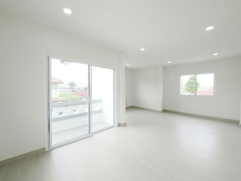ขายราคาพิเศษ บ้านเดี่ยว 2 ชั้น 52.6 ตร.ว. ม.กิตติยารักษ์5 ขนาด 4 ห้องนอน 2 ห้องน้ำ บ้านหลังใหญ่ ทำเล, Nonthaburi, บางกรวย-ไทรน้อย, Sai Noi, Nonthaburi, 4 Bedrooms, 300 sqm, Single Detached House For Sale, by wipa รุ่งธุระ, 500502527 - DDproperty.com