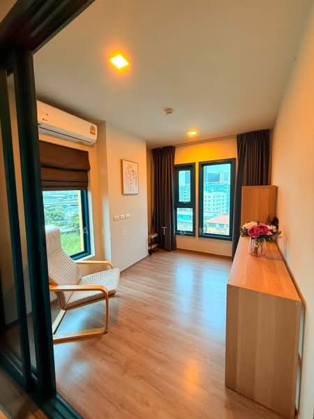 The Base Sukhumvit 50, Bangkok, Soi Roem Charoen 1, Sukhumvit 50 Road, Phra Kanong, Khlong Toei, Bangkok, 1 Bedroom, 42 sqm, Condo For Rent, by Agentbkk, 500502545 - DDproperty.com