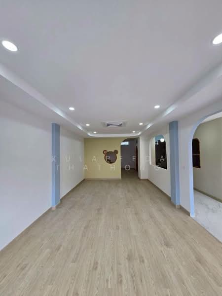 For Sale / Rent: 3-Story Commercial Building, 2 Units, Nakhon Ratchasima, Nai Muang, Muang Nakhon Ratchasima, Nakhon Ratchasima, , 160 sqm, Shophouse For Sale, by Kulapeeda Thathong, 500502558 - DDproperty.com