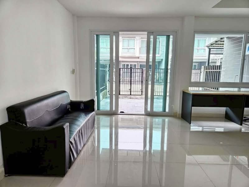 ให้เช่าทาวน์โฮมใหม่ ม.เดอะไฟน์เนสท์ทาวน์ หนองยายบู่ ศรีราชา, Chon Buri (Pattaya), Surasak, Si Racha, Chon Buri (Pattaya), 3 Bedrooms, 80 sqm, Townhouse For Rent, by Dusit Saengfa, 500502733 - DDproperty.com