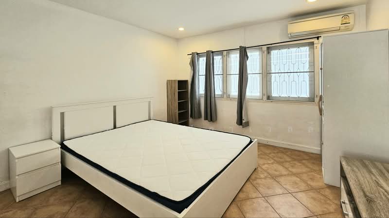 Sammakon Ramkhamhaeng, Bangkok, Ramkhamhaeng Road, Saphan Sung, Bangkok, 4 Bedrooms, 200 sqm, Single Detached House For Sale, by Pornthip Flavell, 500502760 - DDproperty.com