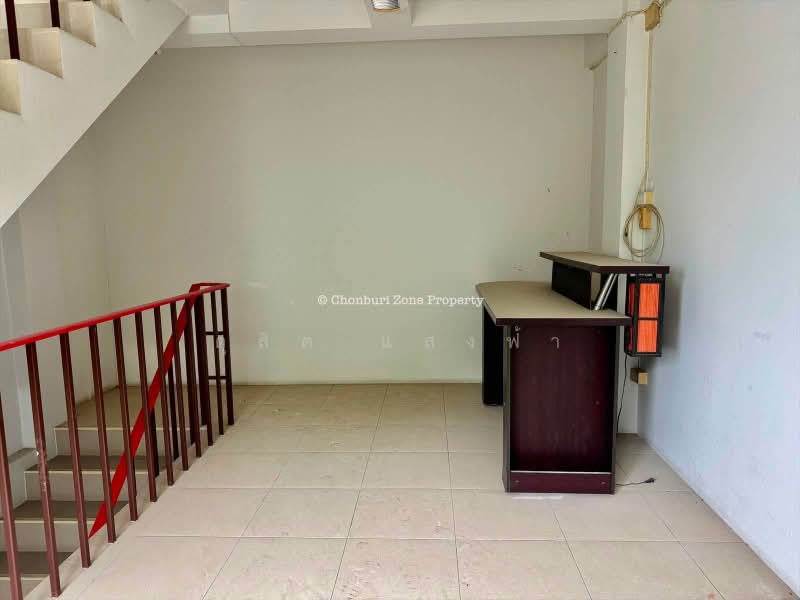 ให้เช่าอาคารพาณิชย์ 3 ชั้นครึ่ง ติดถนนหนองยายบู่ ศรีราชา, Chon Buri (Pattaya), Surasak, Si Racha, Chon Buri (Pattaya), , 150 sqm, Shophouse For Rent, by Dusit Saengfa, 500502788 - DDproperty.com