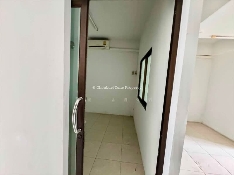 ให้เช่าอาคารพาณิชย์ 3 ชั้นครึ่ง ติดถนนหนองยายบู่ ศรีราชา, Chon Buri (Pattaya), Surasak, Si Racha, Chon Buri (Pattaya), , 150 sqm, Shophouse For Rent, by Dusit Saengfa, 500502788 - DDproperty.com