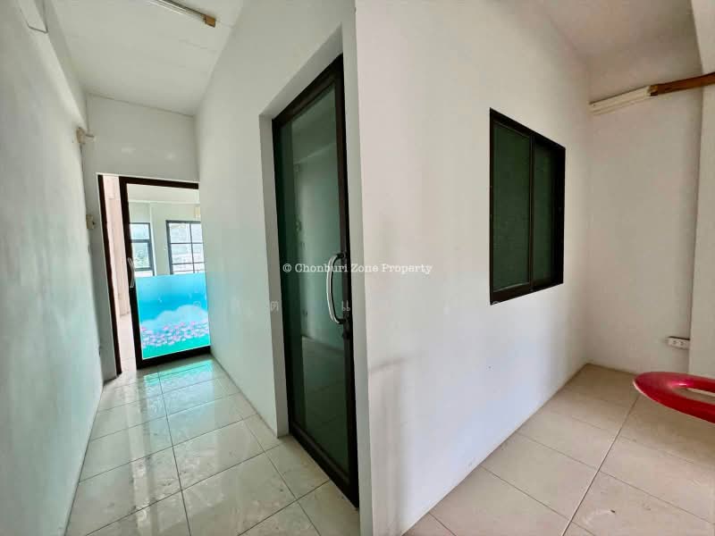 ให้เช่าอาคารพาณิชย์ 3 ชั้นครึ่ง ติดถนนหนองยายบู่ ศรีราชา, Chon Buri (Pattaya), Surasak, Si Racha, Chon Buri (Pattaya), , 150 sqm, Shophouse For Rent, by Dusit Saengfa, 500502788 - DDproperty.com