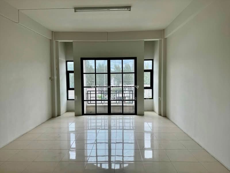 ให้เช่าอาคารพาณิชย์ 3 ชั้นครึ่ง ติดถนนหนองยายบู่ ศรีราชา, Chon Buri (Pattaya), Surasak, Si Racha, Chon Buri (Pattaya), , 150 sqm, Shophouse For Rent, by Dusit Saengfa, 500502788 - DDproperty.com