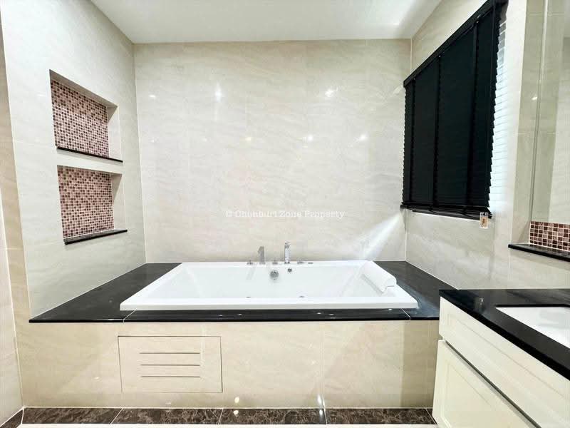 ขายบ้านเดี่ยวระดับพรีเมี่ยม ม.เดอะแกรนด์ลักซ์ บางนา-สวนหลวง, Bangkok, Dok Mai, Prawet, Bangkok, 4 Bedrooms, 407 sqm, Single Detached House For Sale, by Dusit Saengfa, 500502809 - DDproperty.com