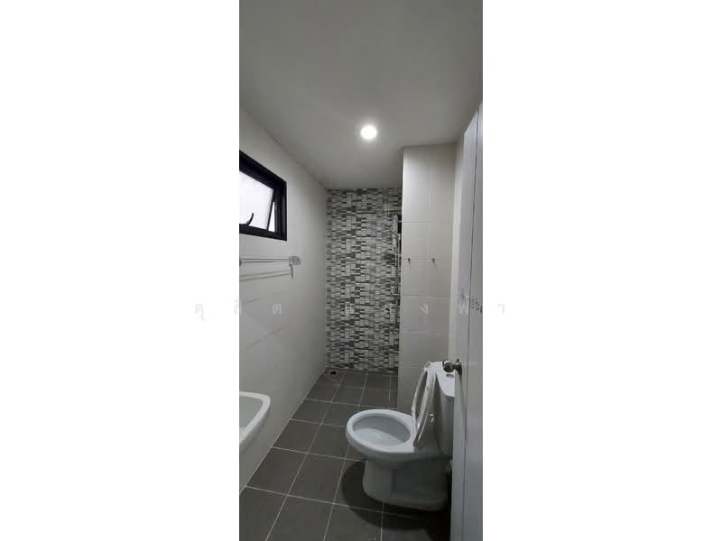 ให้เช่าทาวน์โฮมใหม่ ม.เดอะทรัสต์ทาวน์ บ่อวิน ศรีราชา, Chon Buri (Pattaya), Bo Win, Si Racha, Chon Buri (Pattaya), 4 Bedrooms, 85 sqm, Townhouse For Rent, by Dusit Saengfa, 500502915 - DDproperty.com