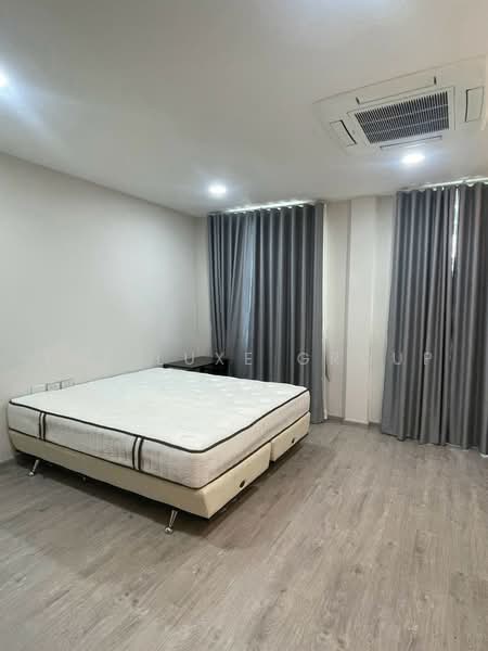 Baan Klang Krung Thonglor, Bangkok, 55 Soi Sukhumvit 55, Khlong Tan Nua, Watthana, Bangkok, 4 Bedrooms, 400 sqm, Townhouse For Rent, by The Luxe Group, 500502924 - DDproperty.com