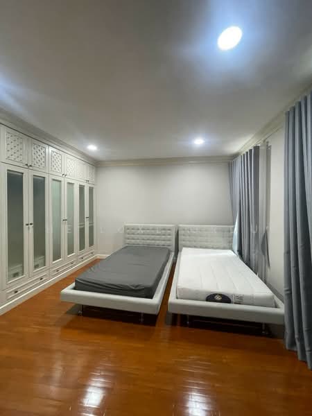 Baan Klang Krung Thonglor, Bangkok, 55 Soi Sukhumvit 55, Khlong Tan Nua, Watthana, Bangkok, 4 Bedrooms, 400 sqm, Townhouse For Rent, by The Luxe Group, 500502924 - DDproperty.com