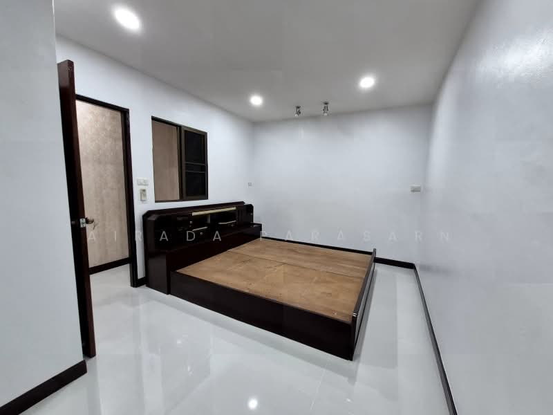 2-story townhouse, Soi Kanlapaphruek 6, Bangkok, Bang Wa, Phasi Charoen, Bangkok, 3 Bedrooms, 160 sqm, Townhouse For Rent, by Airada Parasarn, 500502929 - DDproperty.com