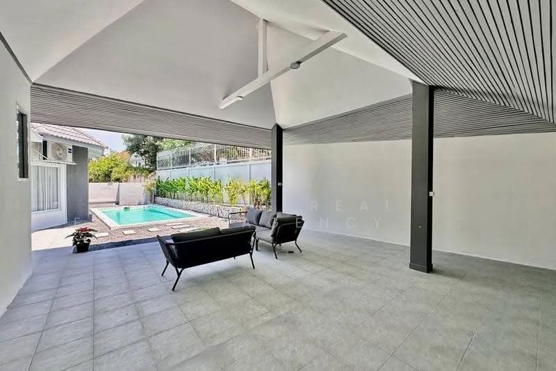 Newly renovated Single-Storey Corner, Private swimming pool in Pattaya, Chon Buri (Pattaya), Bang Lamung, Bang Lamung (Pattaya), Chon Buri (Pattaya), 4 Bedrooms, 250 sqm, Single Detached House For Sale, by Aspire Real Estate Agency Co., Ltd., 500503020 - DDproperty.com