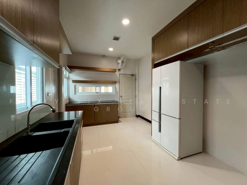 Grand Bangkok Boulevard Rama 9-Krungthepkreetha, Bangkok, Srinakarin-Romklao Road, Saphan Sung, Bangkok, 4 Bedrooms, 335 sqm, Single Detached House For Rent, by Forty-Six Real Estate Group, 500503024 - DDproperty.com